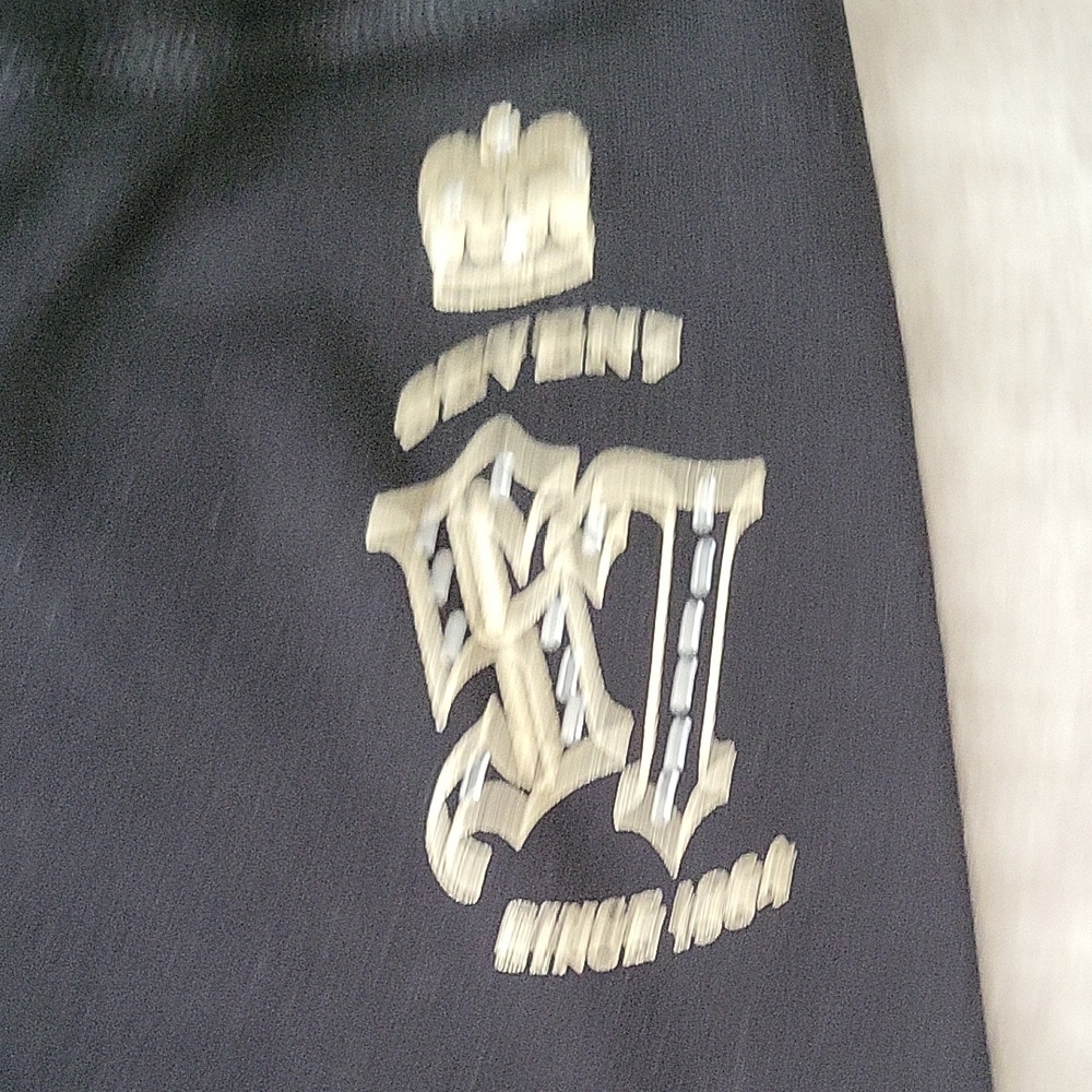 Seven7 Black Outfit with Gold Crests - Picture 6 of 7